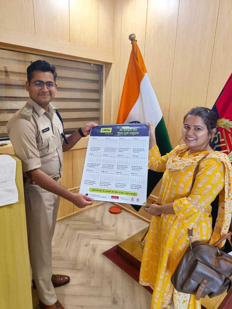 Deputy Commissioner of Police, Faridabad with Streelink’s Calendar